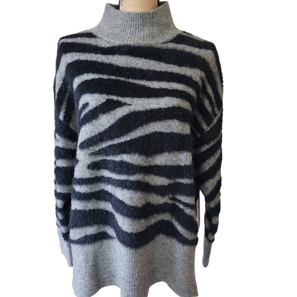 NWT Twine and String Zebra Fuzzy Mock Neck Juniors Sweater - Medium - Picture 1 of 8